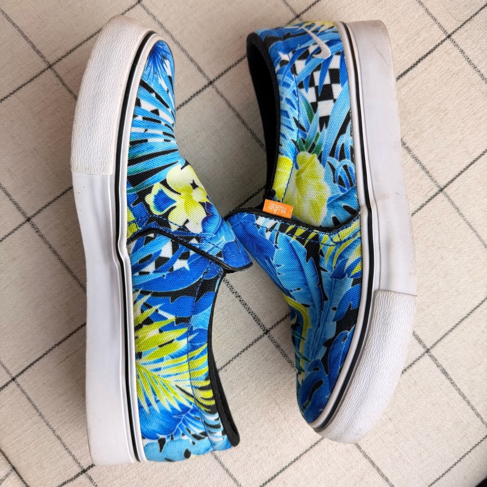 Nike Tropical Print Slip On Sneakers Womens 6 - Picture 3 of 10